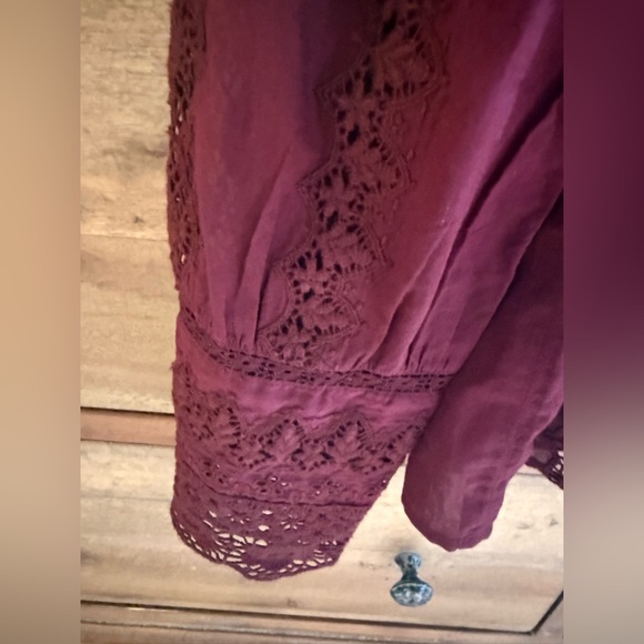 Sezane Rym shirt in burgundy. - Picture 5 of 5